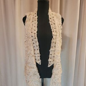Lace Cream Vest with Textured Design, Medium